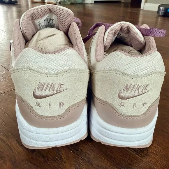 Nike Air Max One. Mens sz 8/womens sz 9.5 - Picture 2 of 6